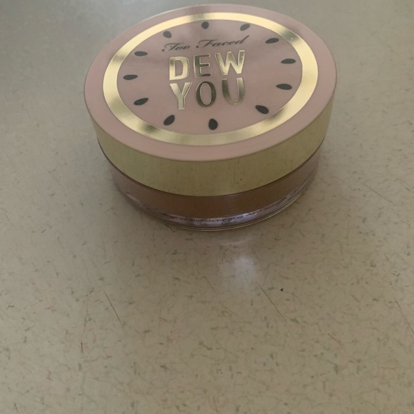 Too Faced Dew You Setting Powder - Picture 2 of 4